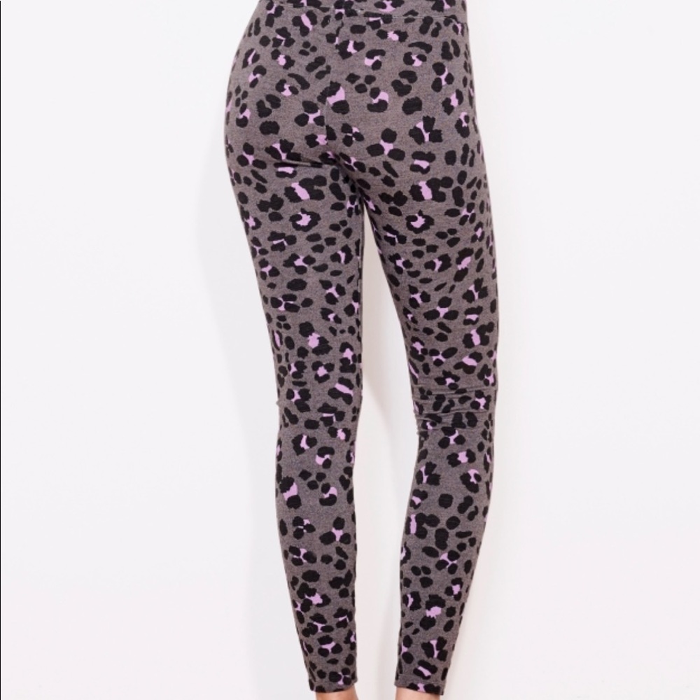 Sundry Leopard Print Yoga Pant 28.5”